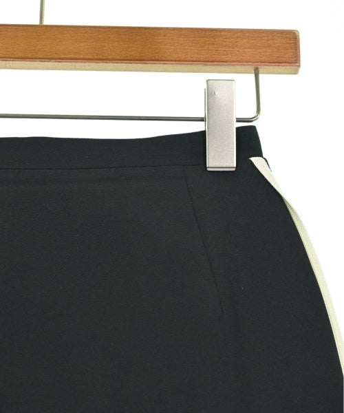 N゚ 21 กระโปรงยาวถึงเข่า