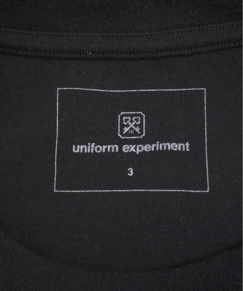 uniform experiment เสื้อยืด/เสื้อท็อปส์