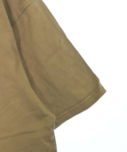 uniform experiment เสื้อยืด/เสื้อท็อปส์