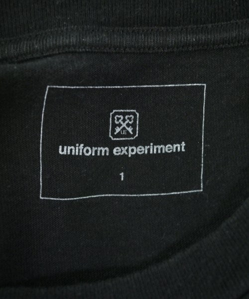 uniform experiment เสื้อยืด/เสื้อท็อปส์