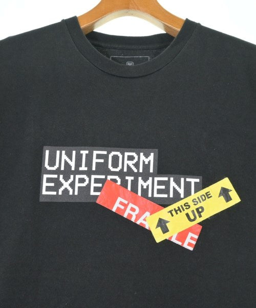 uniform experiment เสื้อยืด/เสื้อท็อปส์