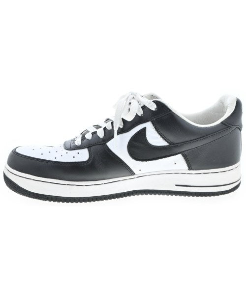 NIKE รองเท้าผ้าใบ