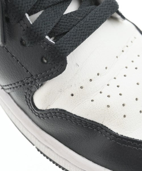 NIKE รองเท้าผ้าใบ