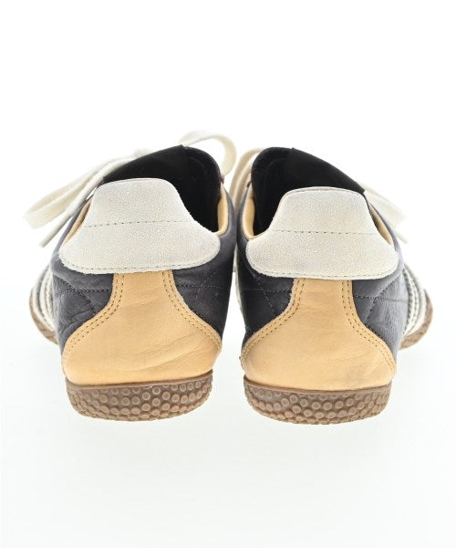 adidas รองเท้าผ้าใบ