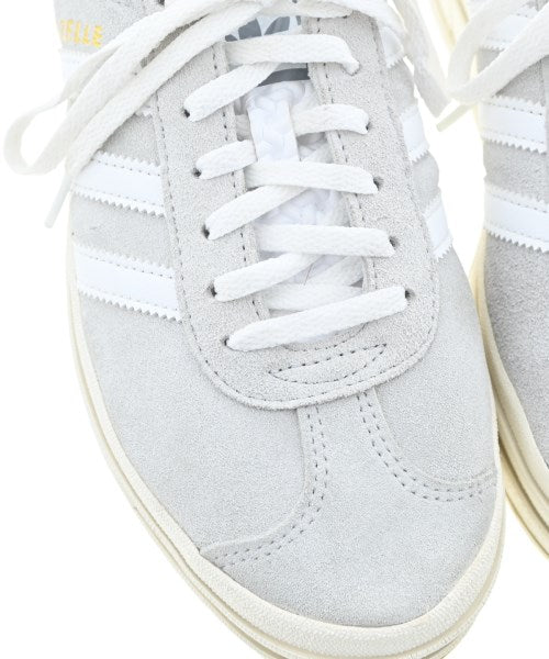 adidas รองเท้าผ้าใบ