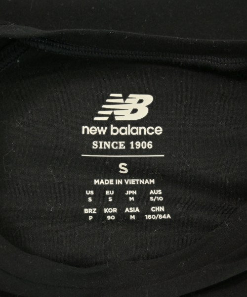 New Balance เสื้อยืด/เสื้อท็อปส์