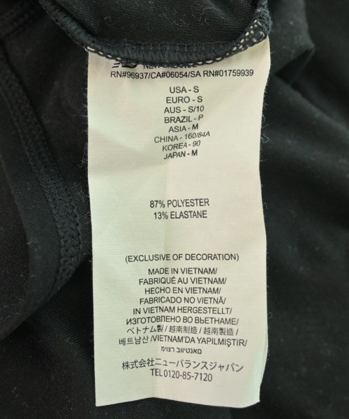 New Balance เสื้อยืด/เสื้อท็อปส์