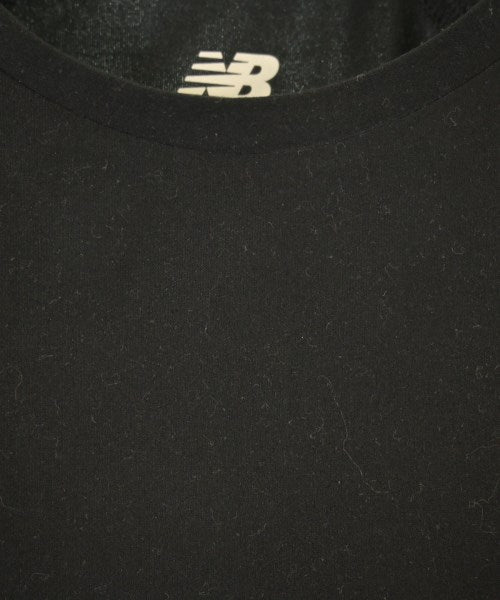 New Balance เสื้อยืด/เสื้อท็อปส์