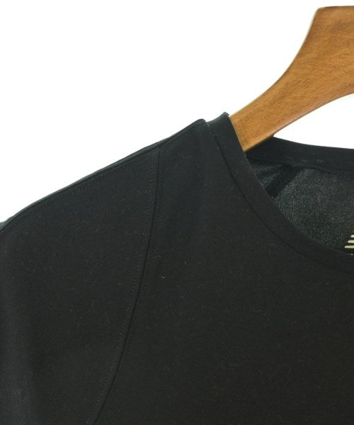 New Balance เสื้อยืด/เสื้อท็อปส์