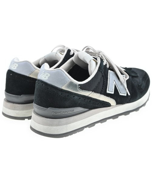 New Balance รองเท้าผ้าใบ