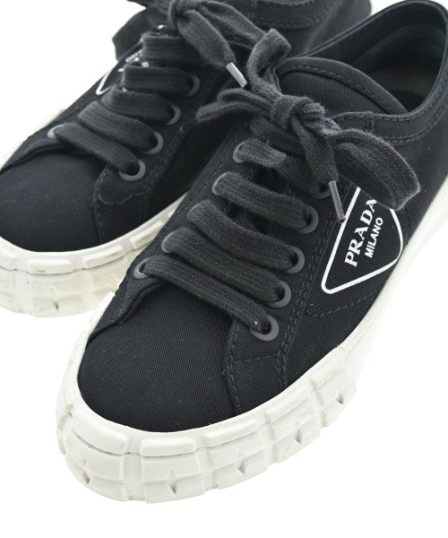 PRADA รองเท้าผ้าใบ