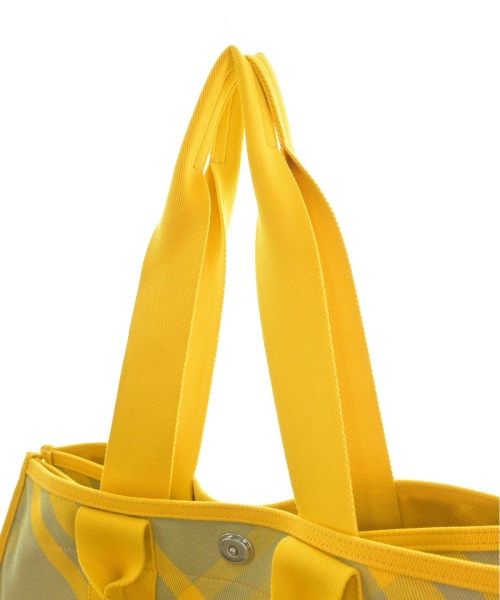 BURBERRY กระเป๋าถือขนาดใหญ่