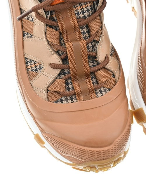 BURBERRY รองเท้าผ้าใบ