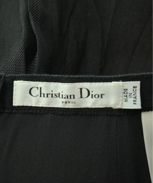 Christian Dior กระโปรงยาวถึงเข่า