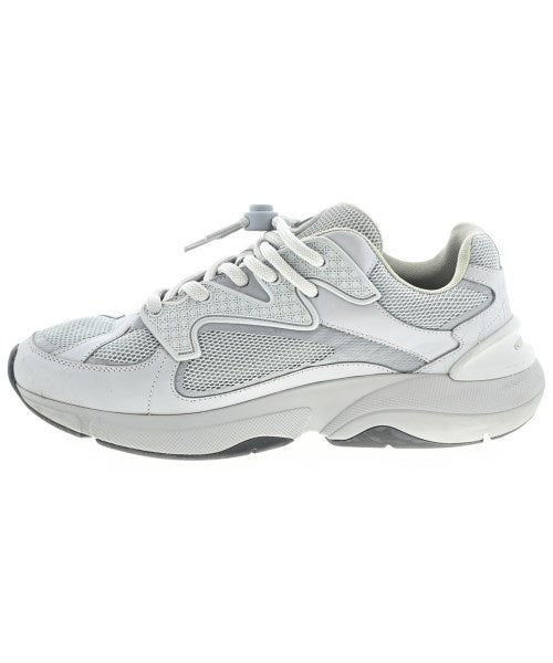 Christian Dior รองเท้าผ้าใบ