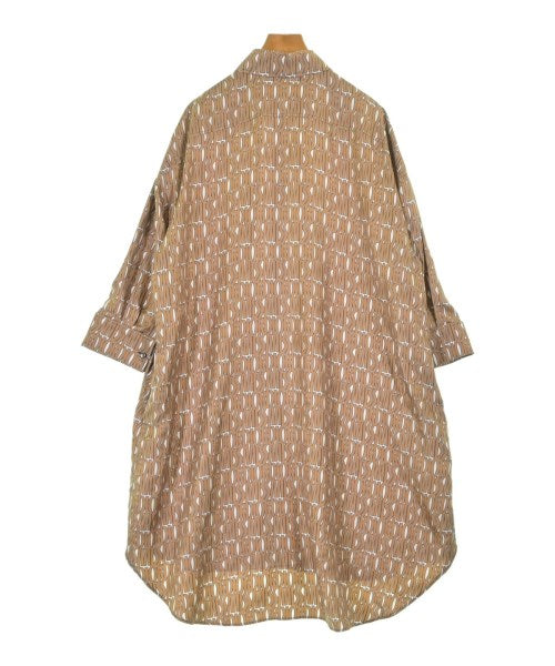 Christian Dior เดรสที่เป็นเสื้อเชิ้ตตัวยาว