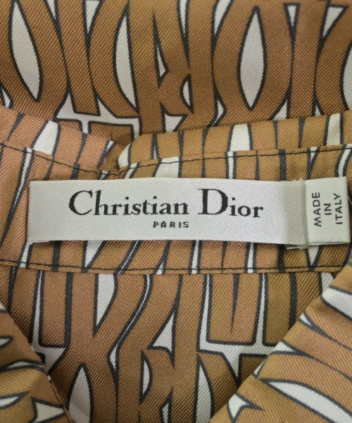 Christian Dior เดรสที่เป็นเสื้อเชิ้ตตัวยาว
