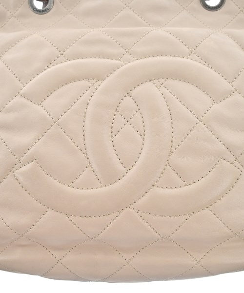 CHANEL กระเป๋าถือ