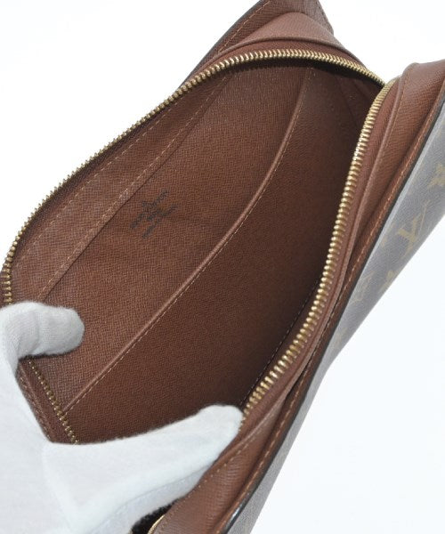 LOUIS VUITTON คลัตช์
