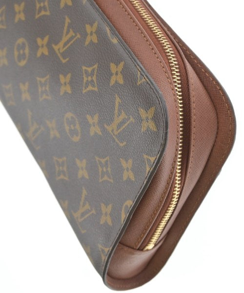 LOUIS VUITTON คลัตช์