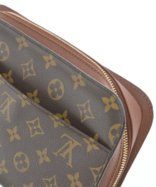 LOUIS VUITTON คลัตช์