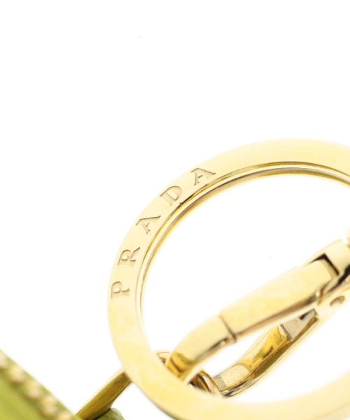 PRADA เครื่องประดับบนกระเป๋า