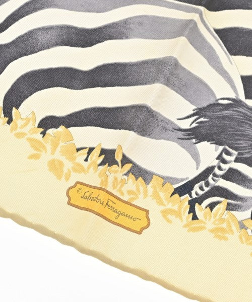 Salvatore Ferragamo ผ้าพันคอ