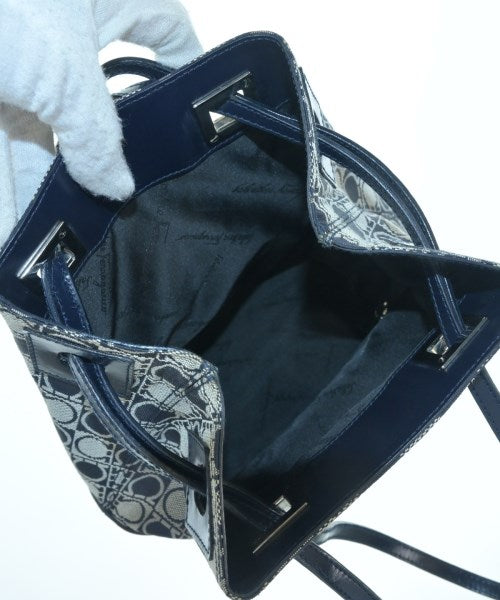 Salvatore Ferragamo กระเป๋าถือขนาดใหญ่