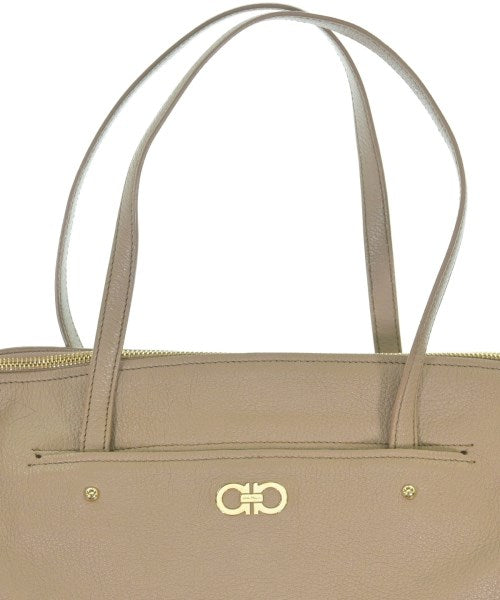 Salvatore Ferragamo กระเป๋าสะพาย