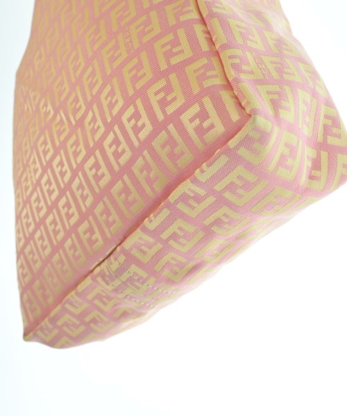 FENDI กระเป๋าถือขนาดใหญ่