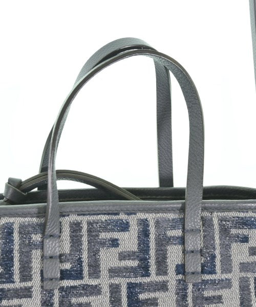 FENDI กระเป๋าสะพาย