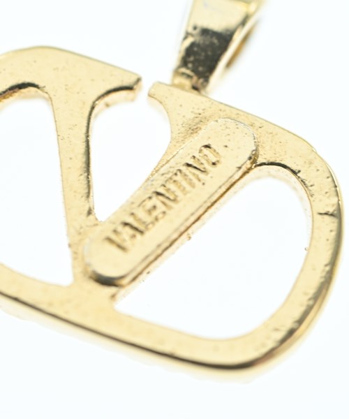 VALENTINO เครื่องประดับบนกระเป๋า