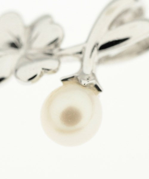 TASAKI เครื่องประดับบนกระเป๋า