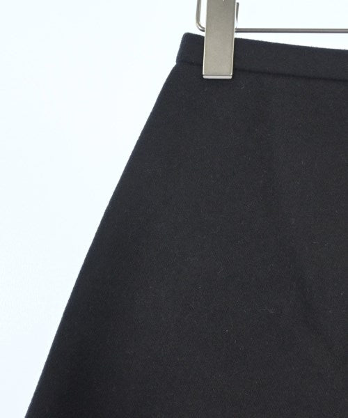 SARA LANZI กระโปรงยาวถึงเข่า