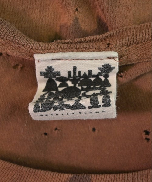 TOTALLY BLOWN เสื้อยืด/เสื้อท็อปส์