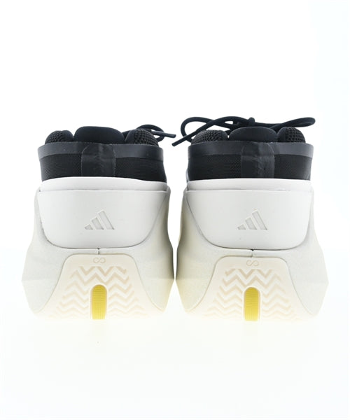 adidas รองเท้าผ้าใบ