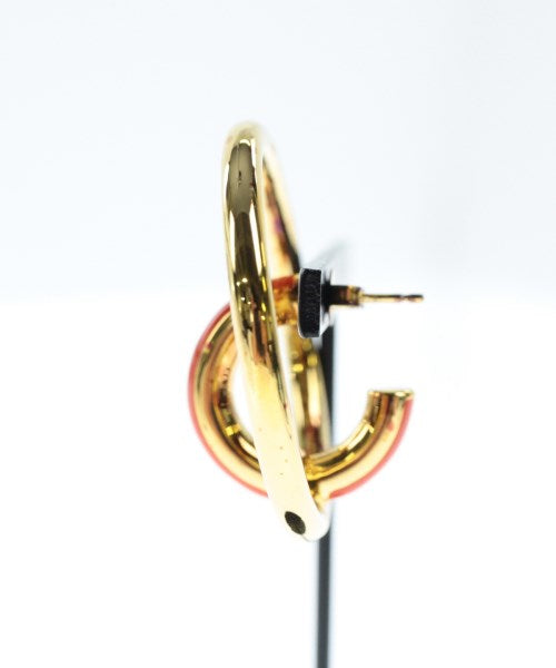 Charlotte Chesnais ต่างหู