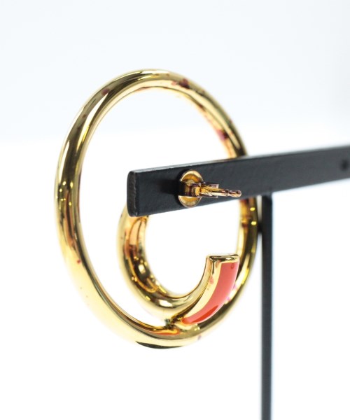 Charlotte Chesnais ต่างหู