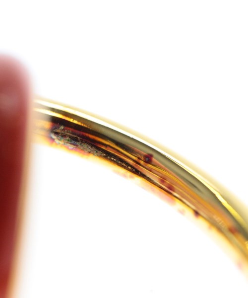 Charlotte Chesnais ต่างหู