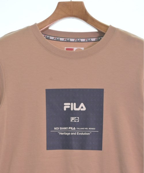 FILA เสื้อยืด/เสื้อท็อปส์