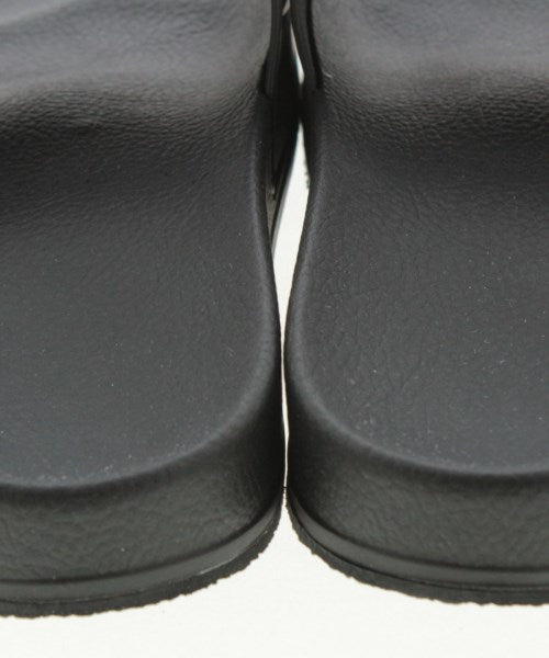 MM6 รองเท้าแตะ