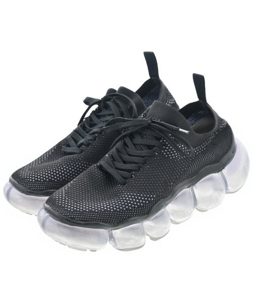 grounds รองเท้าผ้าใบ