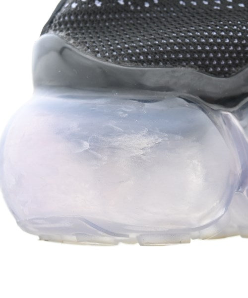 grounds รองเท้าผ้าใบ