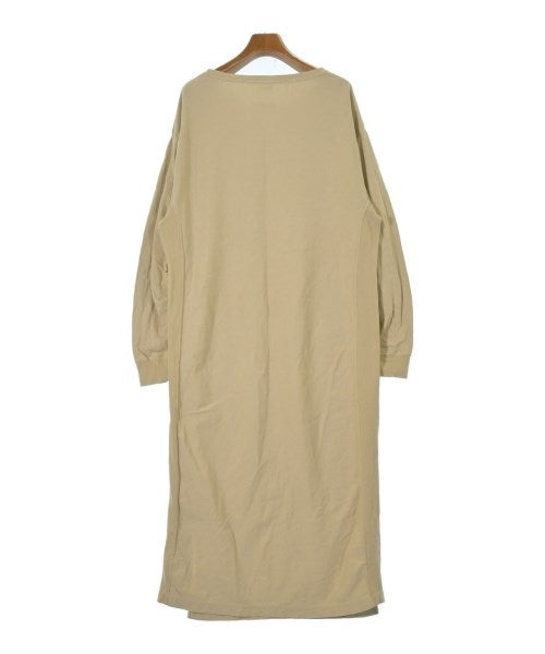 emmi atelier ชุดเดรส