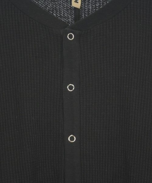 KOOI เสื้อยืด/เสื้อท็อปส์