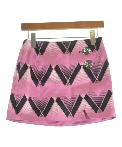 Meryll Rogge กระโปรงสั้น