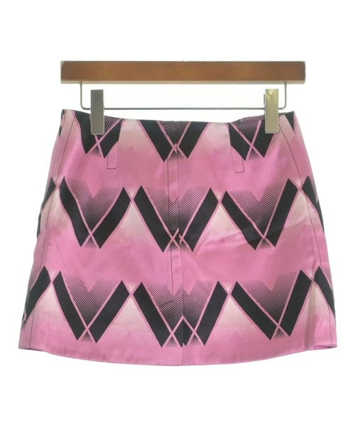 Meryll Rogge กระโปรงสั้น