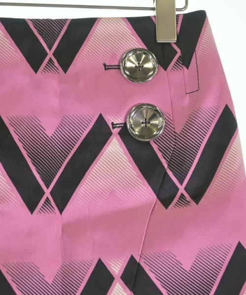 Meryll Rogge กระโปรงสั้น