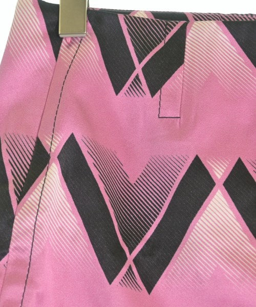 Meryll Rogge กระโปรงสั้น