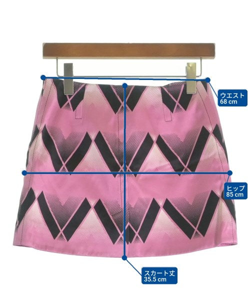 Meryll Rogge กระโปรงสั้น